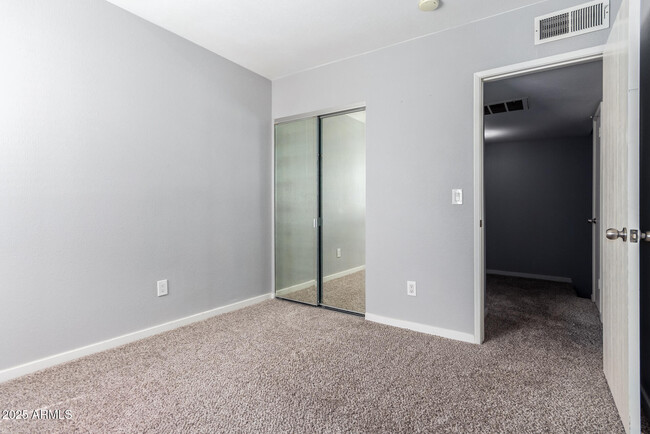 Building Photo - 10227 N 7th Pl