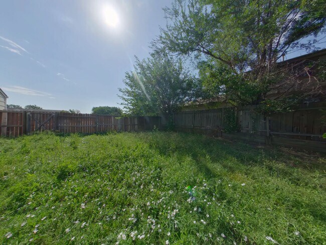 Building Photo - 1647 S Beech St