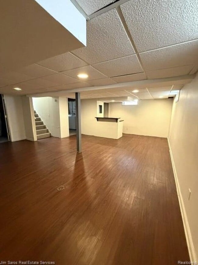 Building Photo - 1424 Chapin Ave