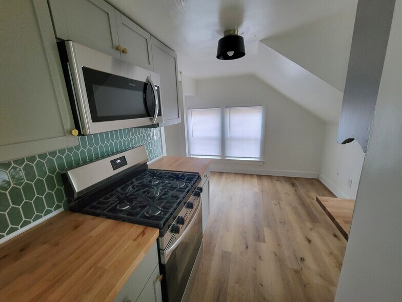 Kitchen/dining room - 1276 W 89th St