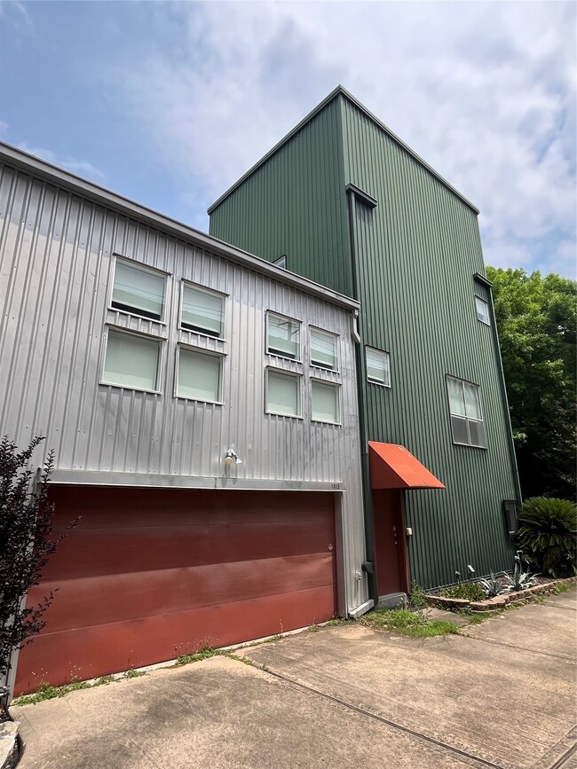 Building Photo - 1315 Buckner St
