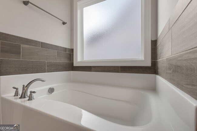 Building Photo - 21 Long Branch Trail