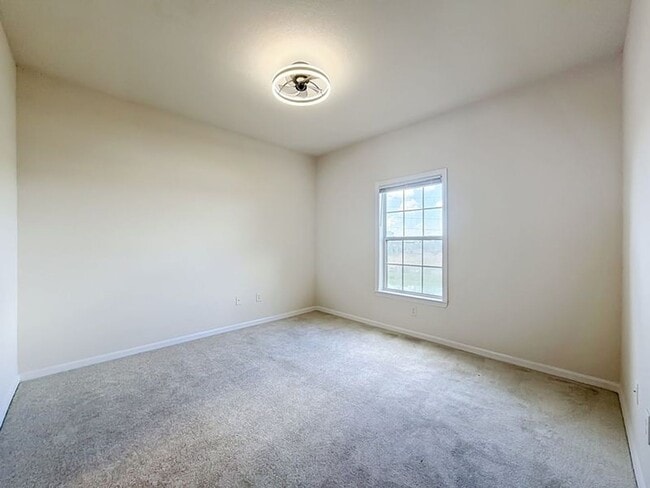 Building Photo - 3757 Conroy Rd