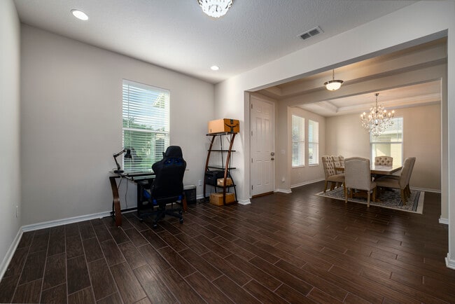 Building Photo - 8100 Summerlake Groves St