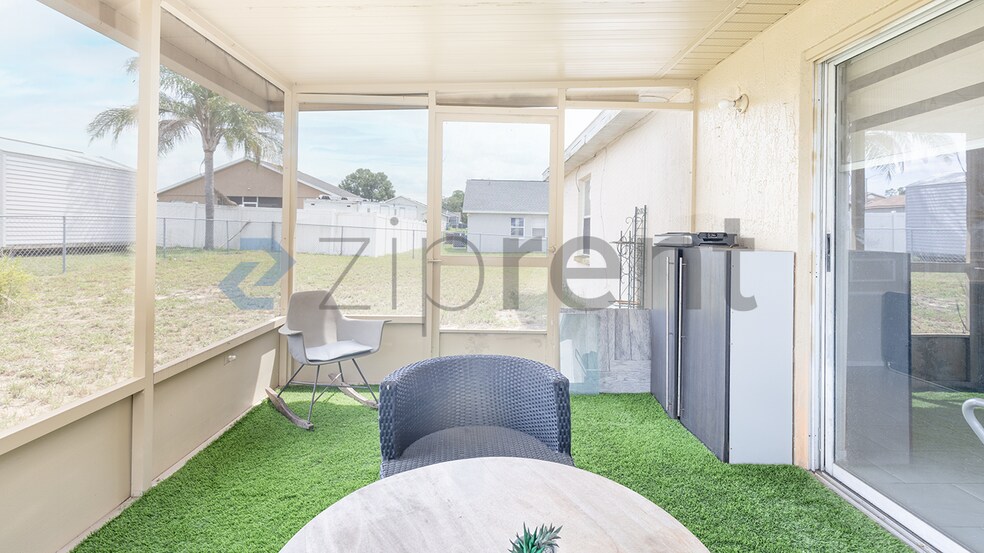 Building Photo - Unit