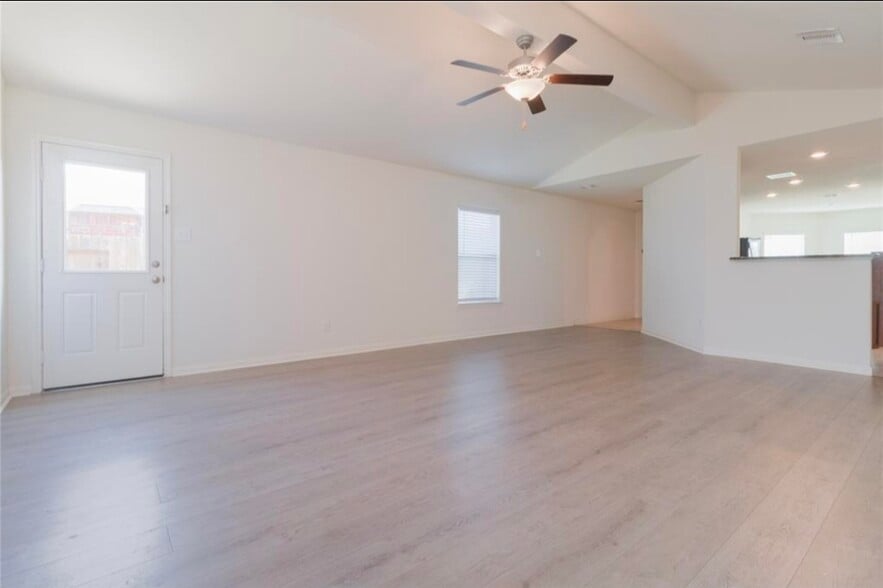 Building Photo - 15310 Albert Oak Dr