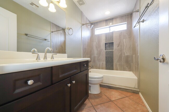 Building Photo - 2921 River Creek Pl