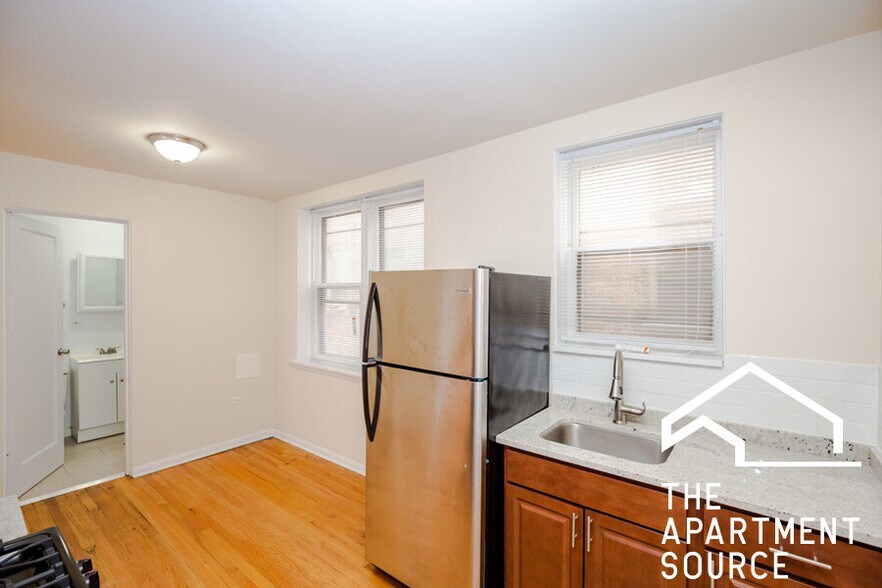 Building Photo - 5011 W Cermak Rd