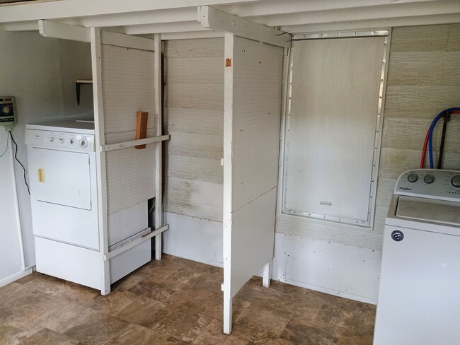 Building Photo - 2 Bedroom 2 bathroom