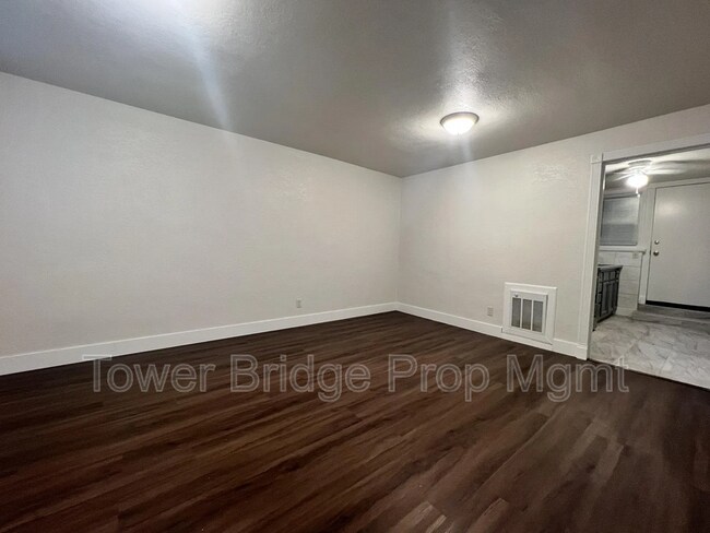 Building Photo - 716 14th St