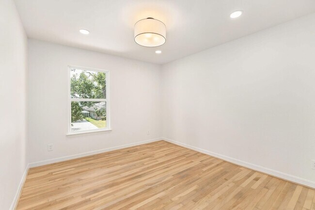 Building Photo - 7414 Janak Dr