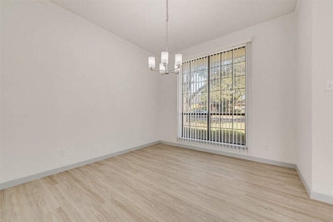 Building Photo - 1318 Deer Ridge Dr