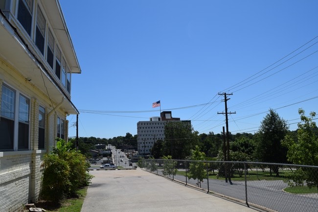 Building Photo - 1735 S Cheyenne Ave