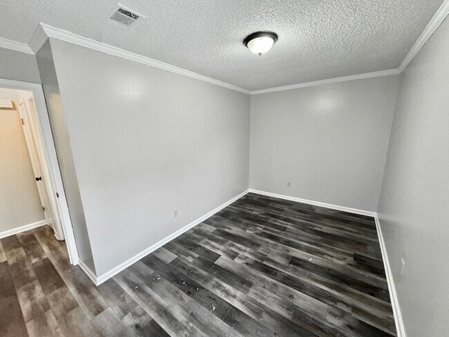 Building Photo - 4964 Barkshire Dr