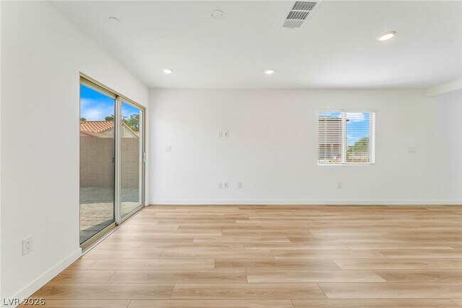 Building Photo - 2204 Abraham Ave