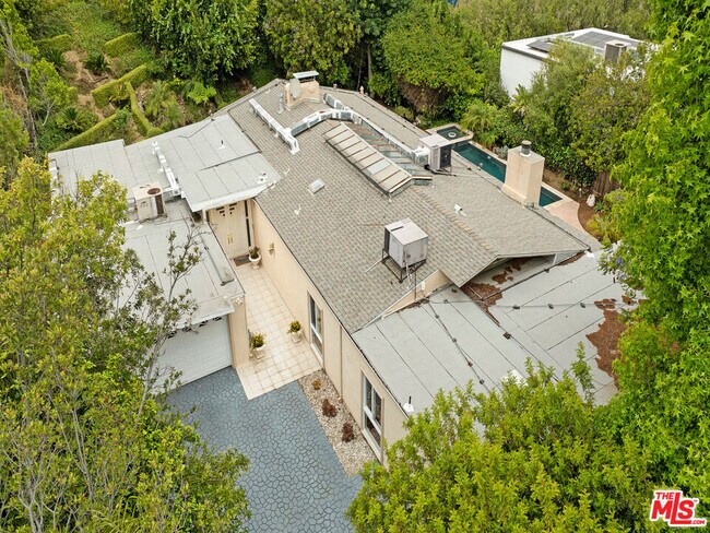 Building Photo - 3835 Sapphire Dr
