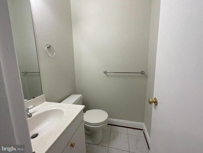 Building Photo - 9401 Royal Bonnet Terrace