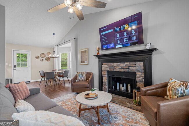 Building Photo - 13 Huntcliff Dr