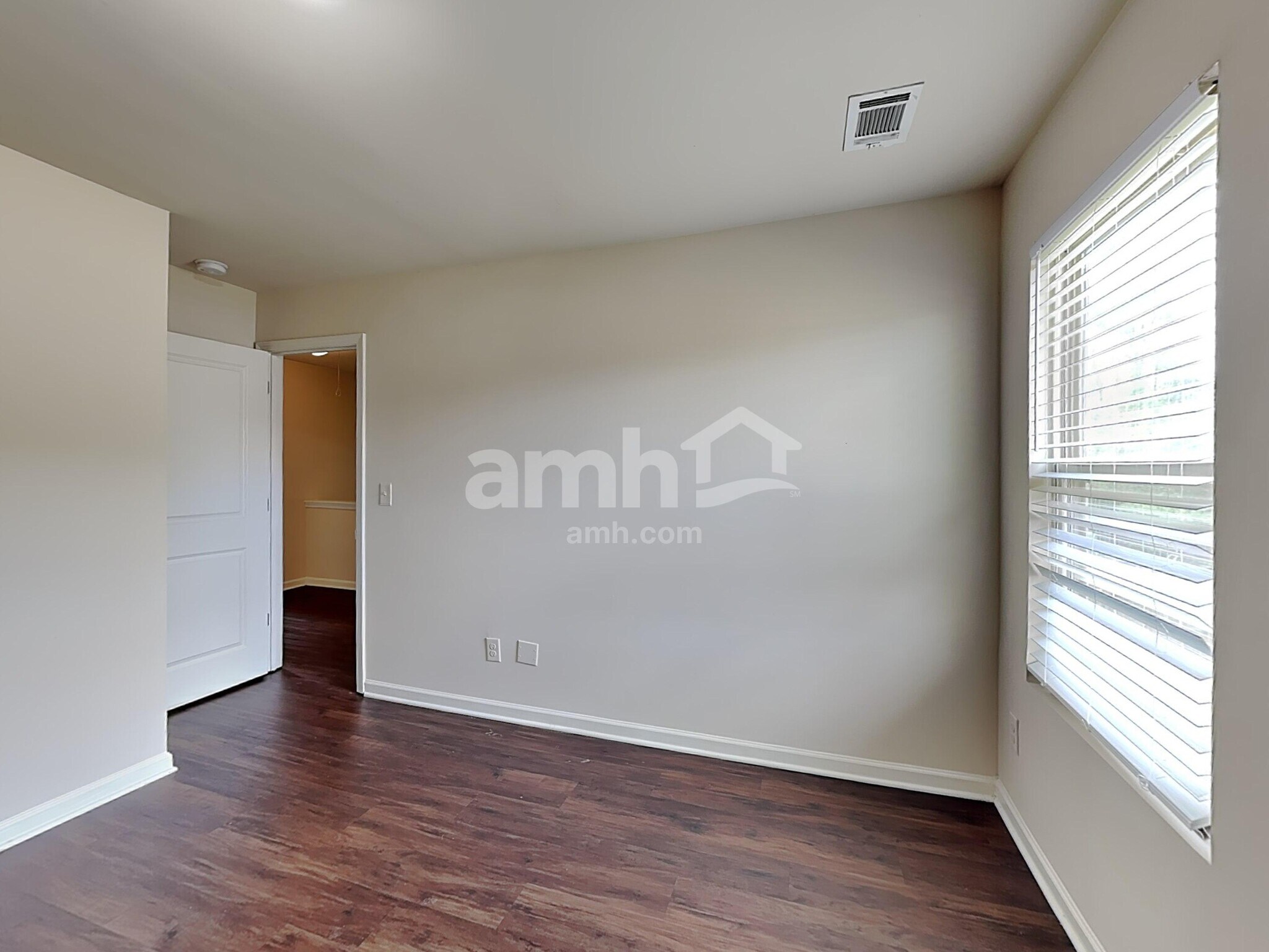 Building Photo - 4104 Dale Dr SE