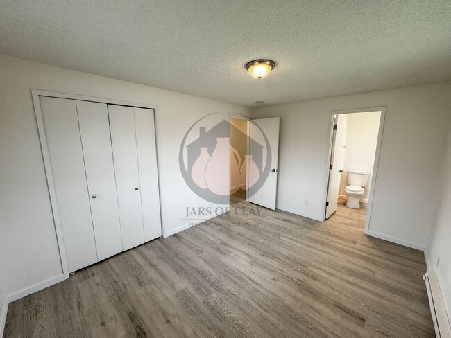 Building Photo - Beautifully Renovated Home -