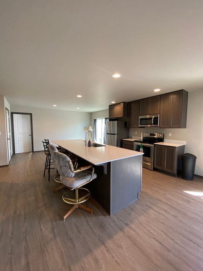 Building Photo - Beautiful 3 Bed/2 Bath Home and Half off the Rent on Move In!