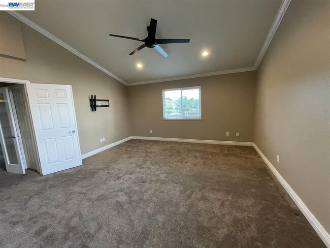 Building Photo - 1393 Arrowhead Ave