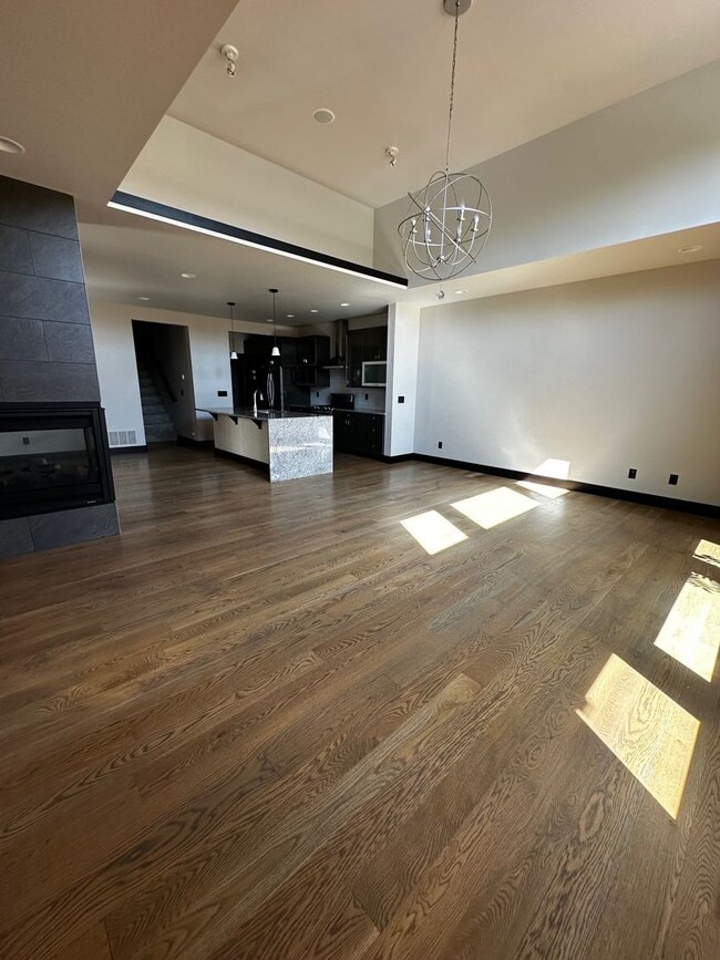 Building Photo - Gorgeous modern 5 bedroom - Minutes from MSU!
