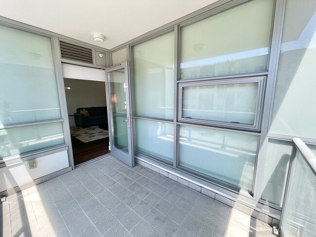 Building Photo - Luxurious Condo at Madrone w/Bay, City Views, Balcony, Pool, Parking, Storage -FULLY FURNISHED OP...