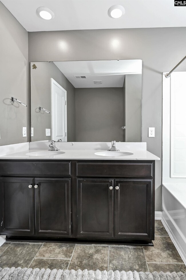 Building Photo - 414 Tulip Way
