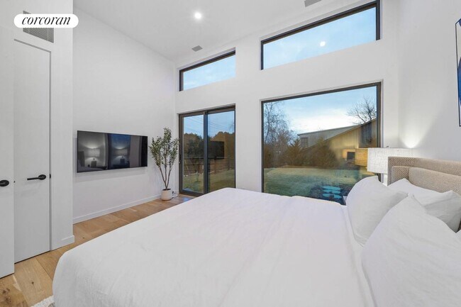 Building Photo - 21 S Edin St