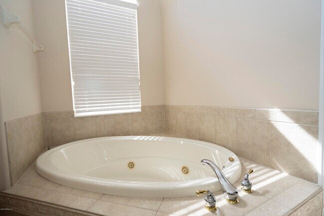 Building Photo - 3668 Windmoor Dr