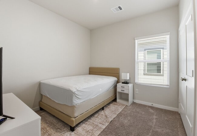 Building Photo - 16215 Globetrotter Ct