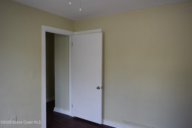 Building Photo - 658 Young St