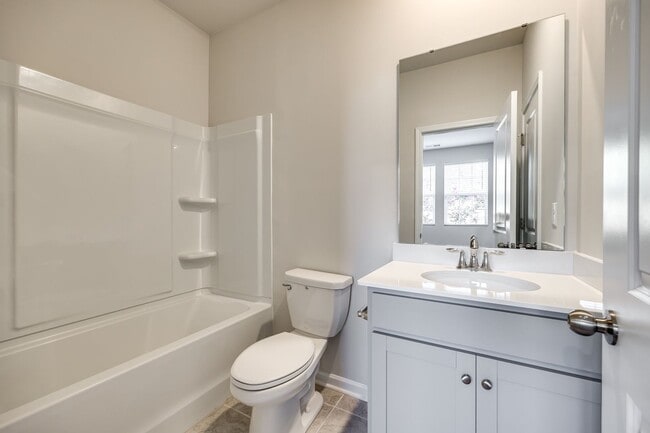 Building Photo - Beautiful 3-bedroom, 3.5 bath townhome in Elizabeth of fabulous Fort Mill!!