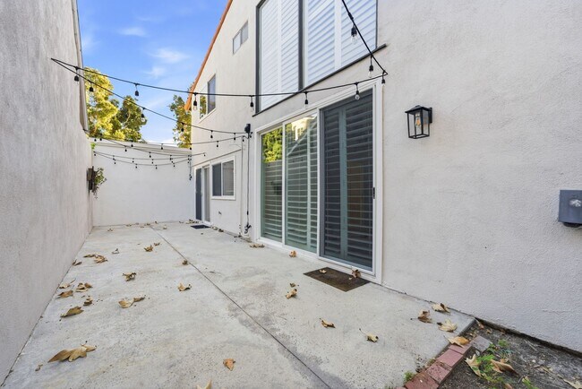 Building Photo - Rare Free-Standing Bluffs Z Plan – Largest...