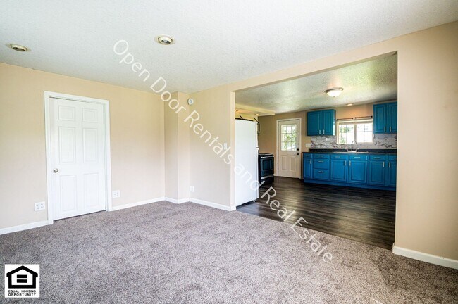 Building Photo - 1418 Sunshine Ave