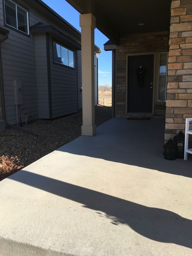 Building Photo - Stunning 3 Bed / 2.5 Bath 2-Story Home in ...