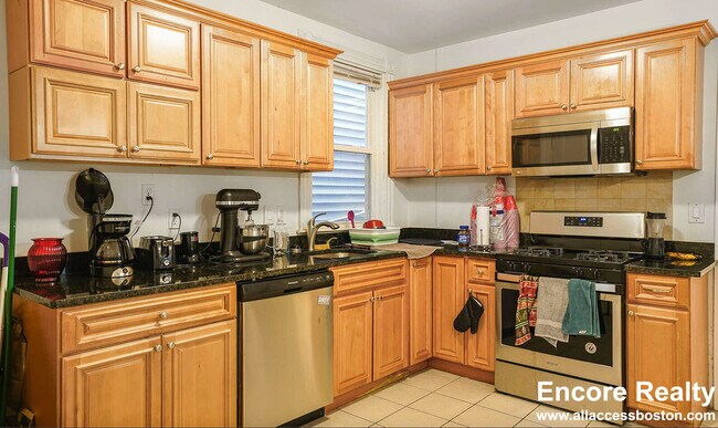 Building Photo - 13 Sachem St