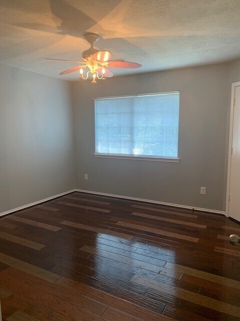 Building Photo - 5042 Canyon Blanco Dr