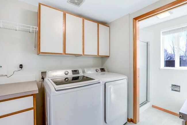 Building Photo - 18624 E 8th Ave