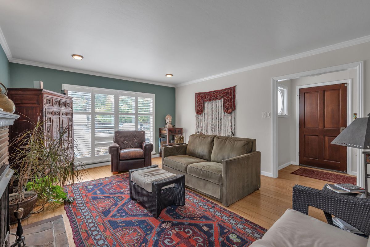 Building Photo - 453 Dimm St