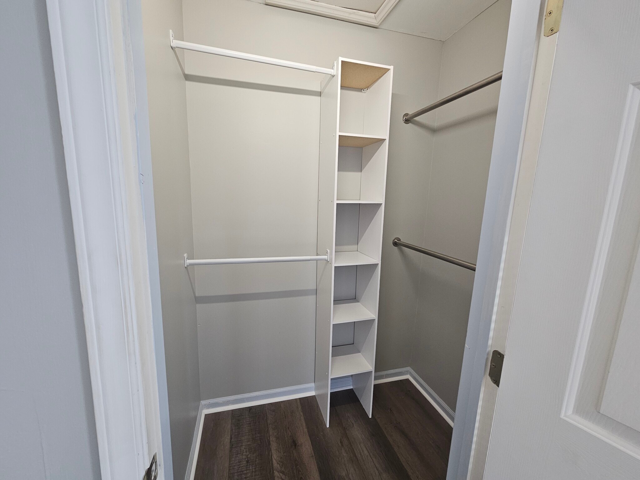 Building Photo - 210 Hepworth Way