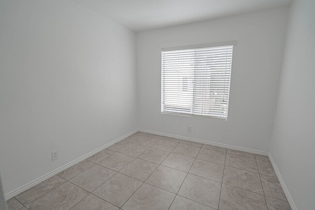 Building Photo - Palisades 3 Bedroom Townhome for Rent in Stevenson Ranch!