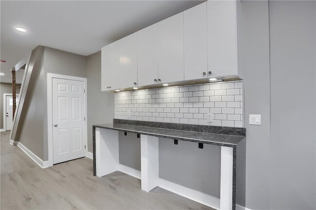 Building Photo - 5619 Hays St