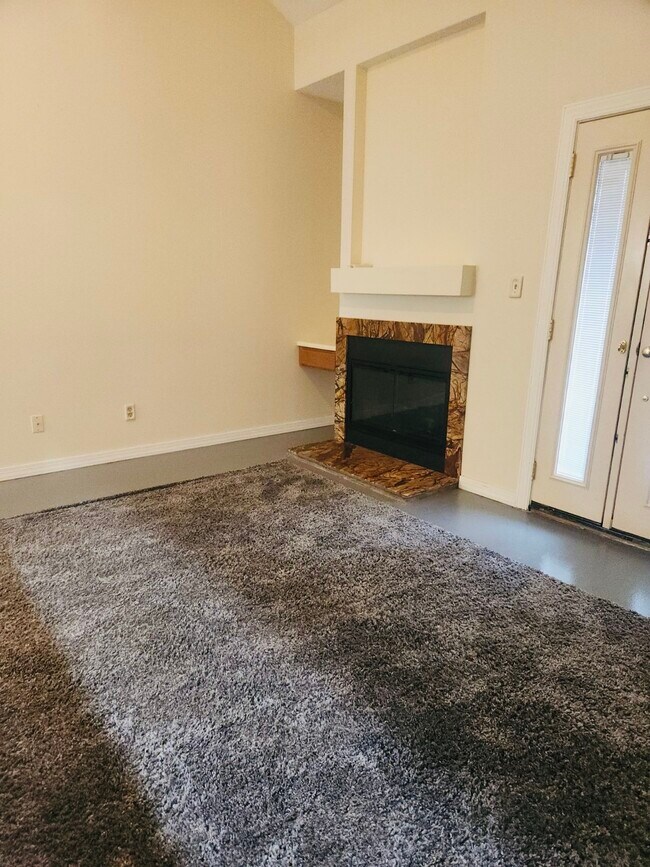 Building Photo - 1106 Loft Cove