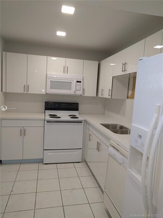 Building Photo - 702 NW 87th Ave