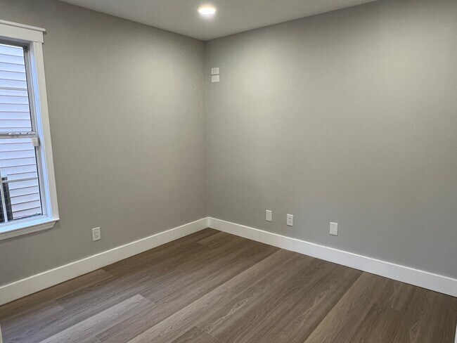 Building Photo - Remodeled Home with Excellent Location and...