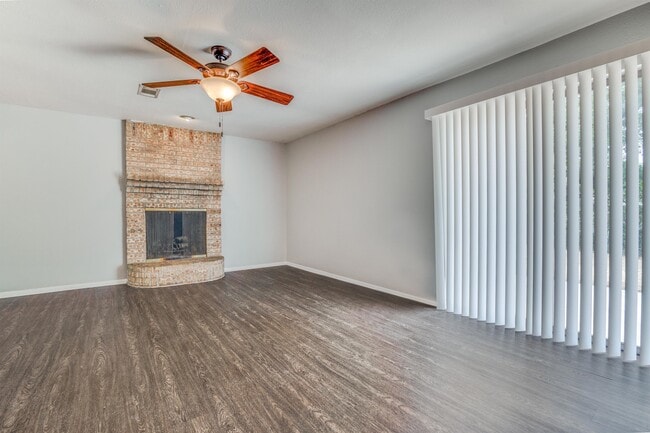 Building Photo - 629 Park Ln