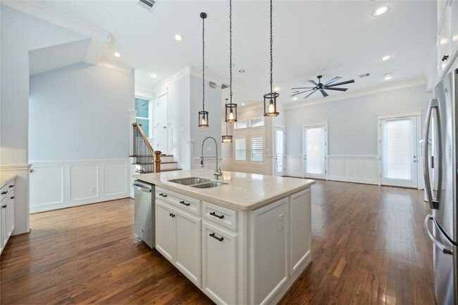 Building Photo - 609 Rutland St