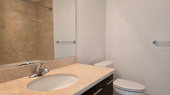 Building Photo - 410 Evernia St